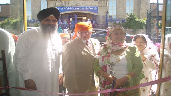 New Punjabi School - Cutting the ribbon